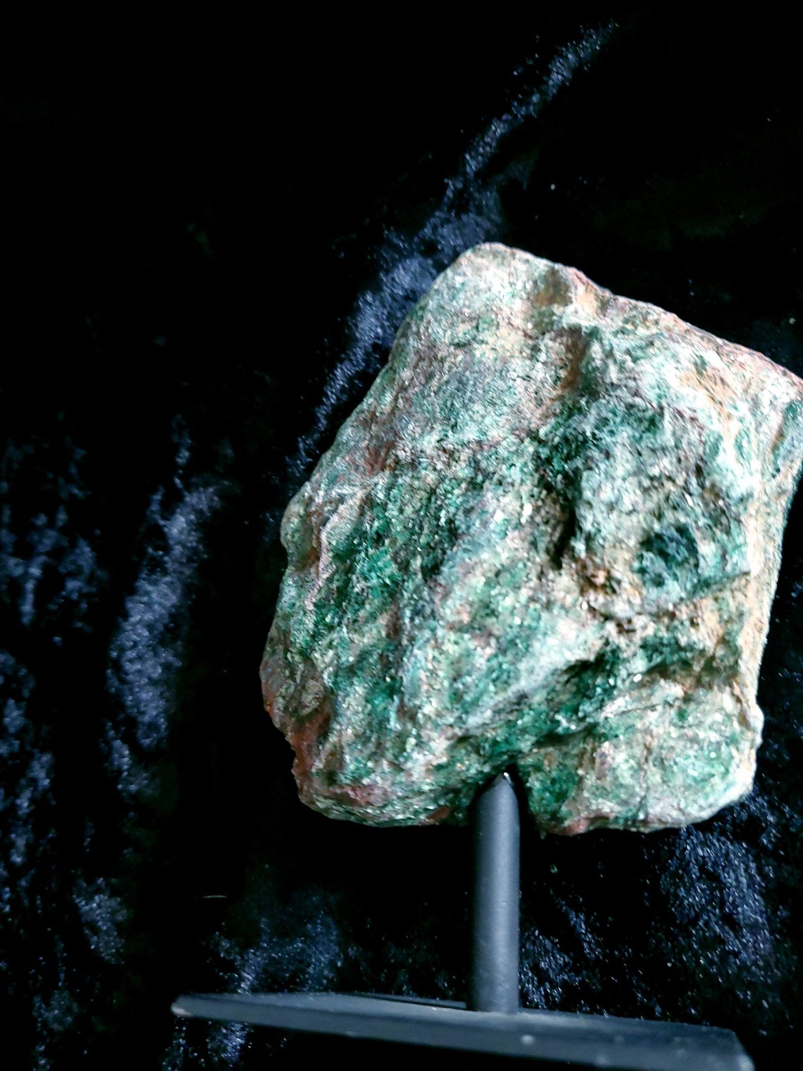 Fuchsite Rough on stand - Image 3